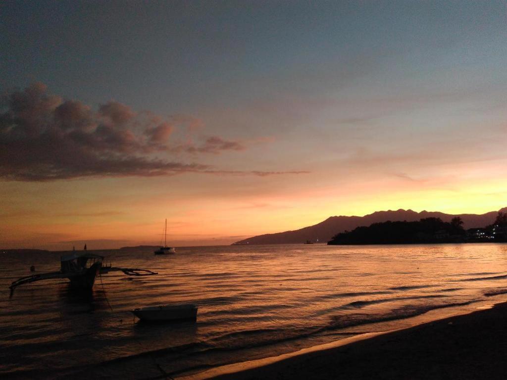 Mango'S Beachfront Resort Olongapo Kültér fotó