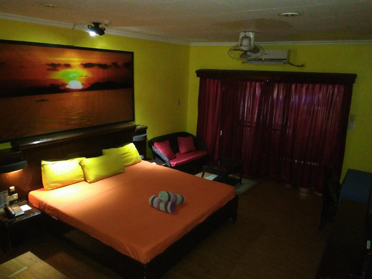 Mango'S Beachfront Resort Olongapo Kültér fotó