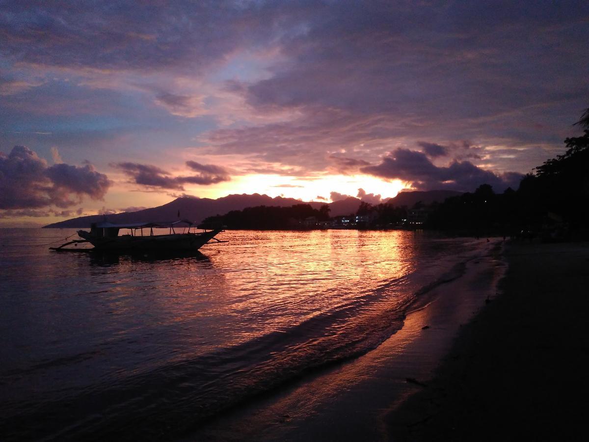 Mango'S Beachfront Resort Olongapo Kültér fotó